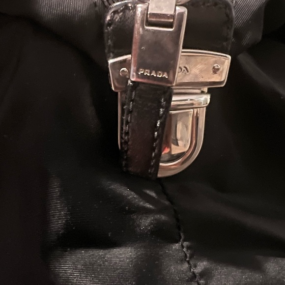 RARE VINTAGE Prada leather/vinyl buckle bag with matching wallet. - Picture 6 of 9